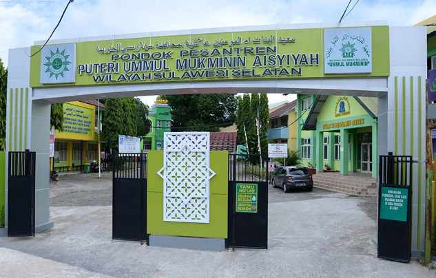 Gerbang Pondok Pesantren